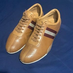 Size 10 worn 3 times very good shoe looks great